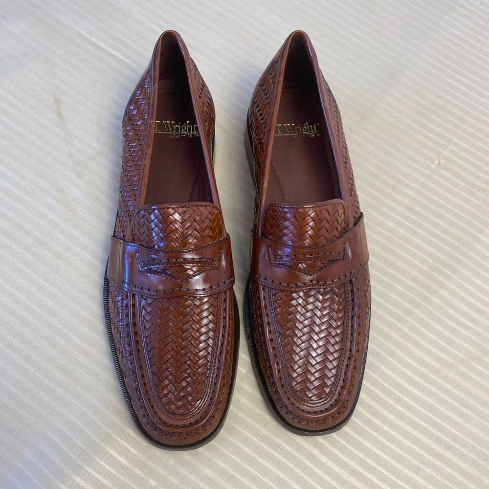 E.T.WRIGHT men genuine leather loafers. Italy made. Color brown. Size 10